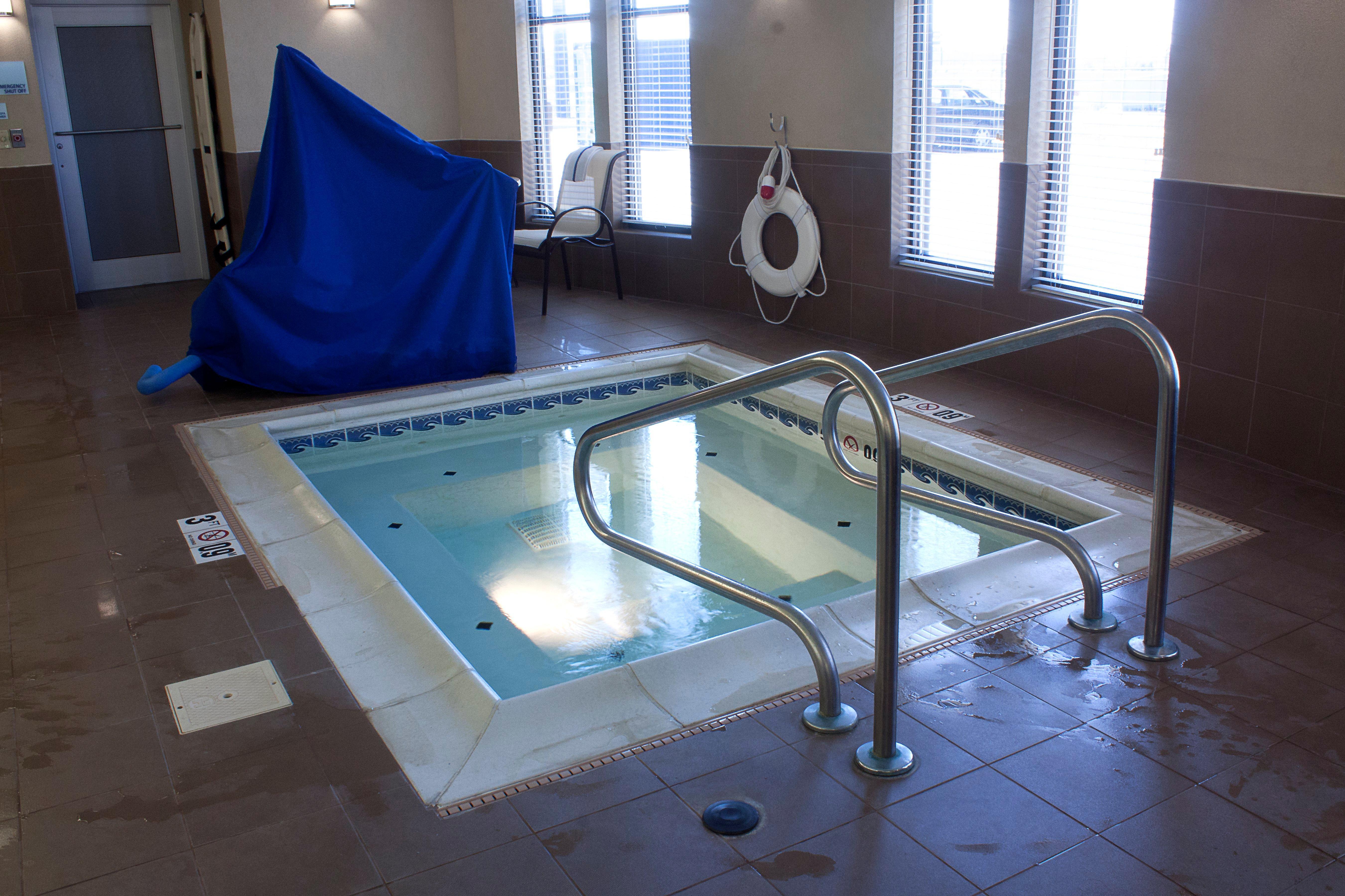 Holiday Inn Express & Suites Youngstown West I 80, An Ihg Hotel Exteriör bild