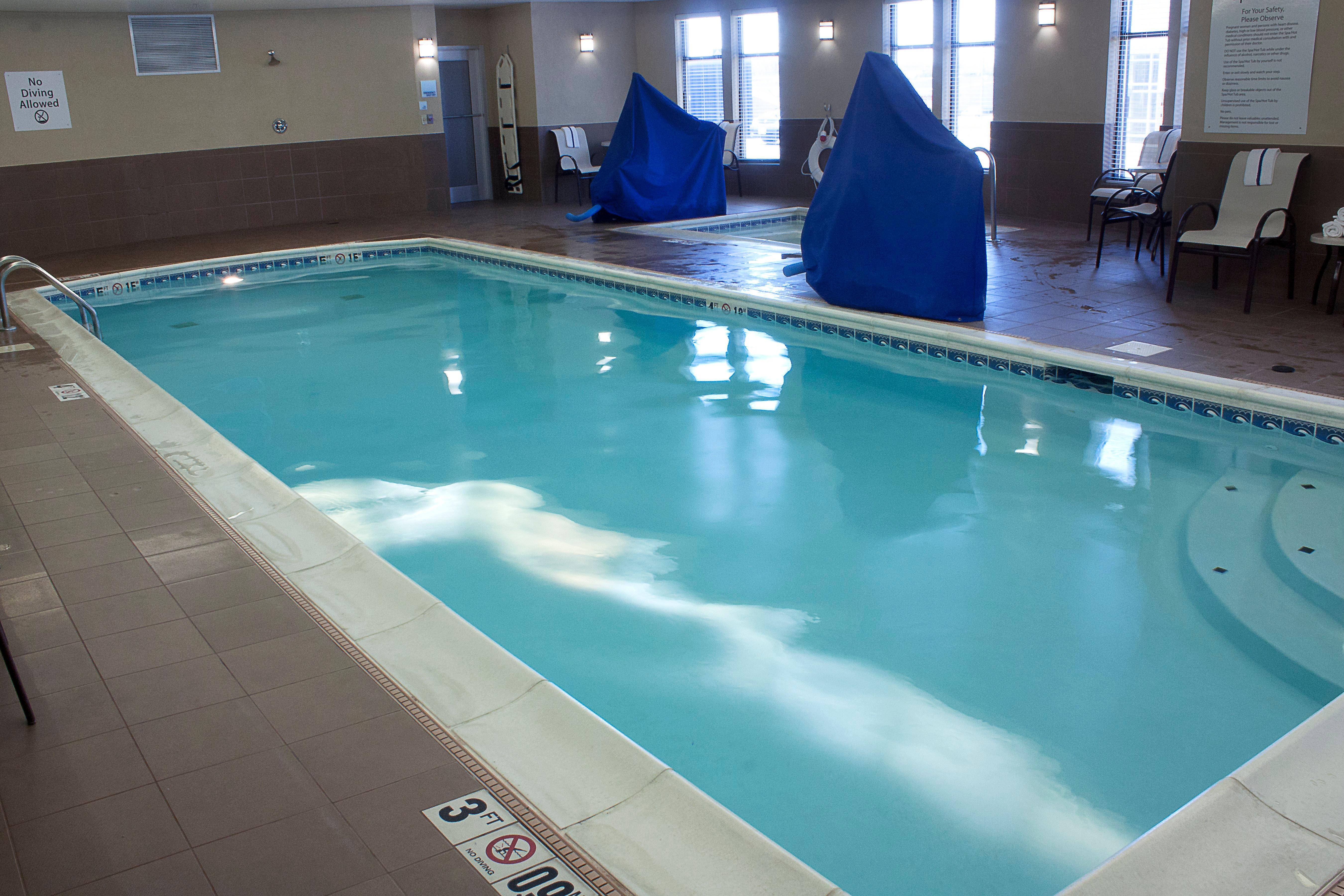 Holiday Inn Express & Suites Youngstown West I 80, An Ihg Hotel Exteriör bild