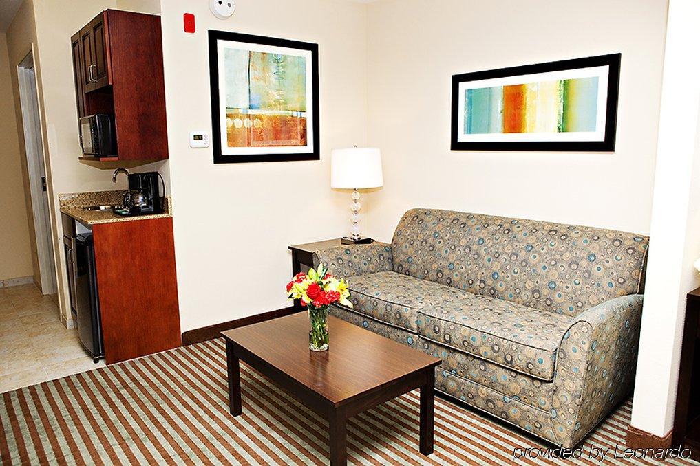 Holiday Inn Express & Suites Youngstown West I 80, An Ihg Hotel Rum bild