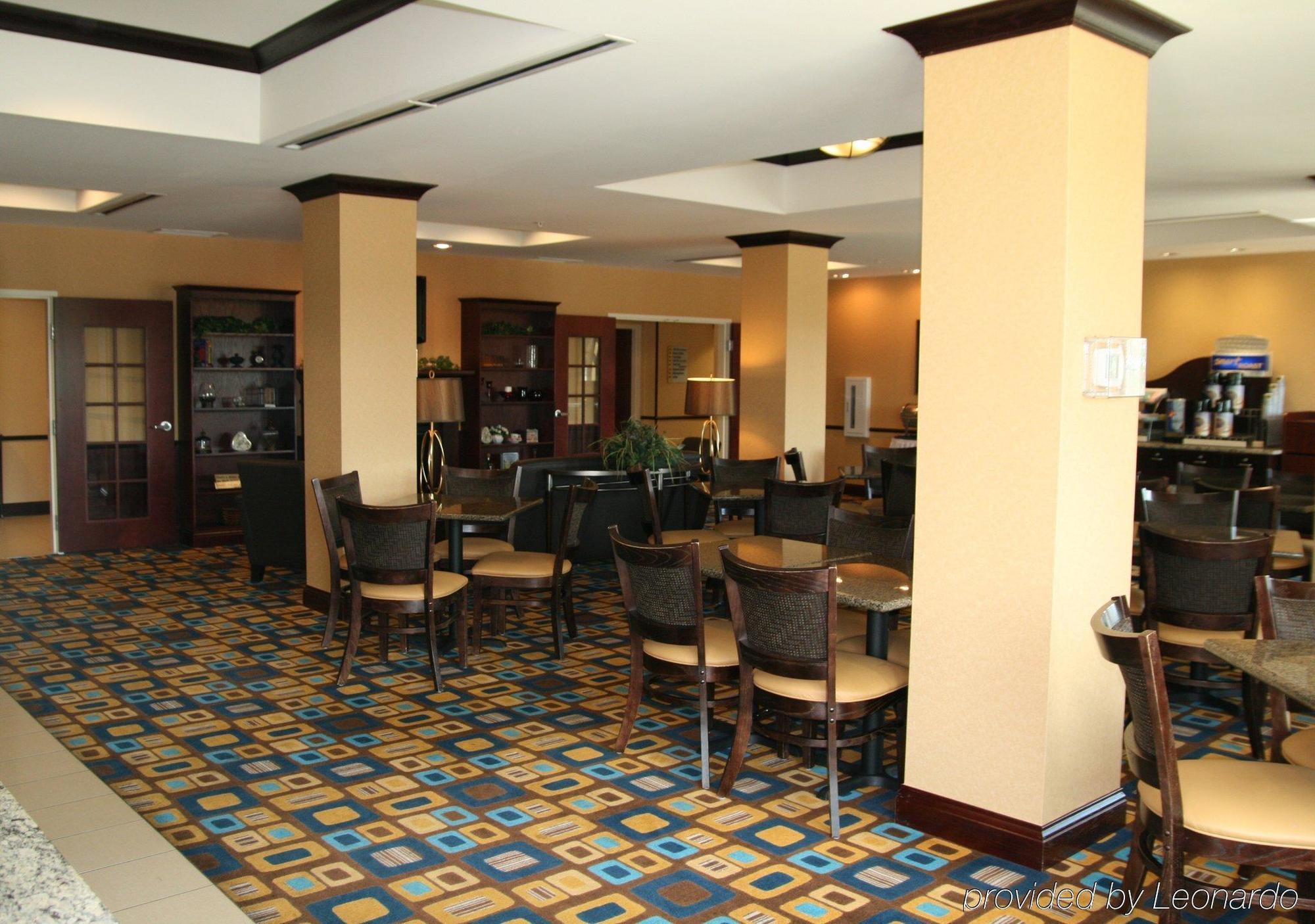 Holiday Inn Express & Suites Youngstown West I 80, An Ihg Hotel Exteriör bild