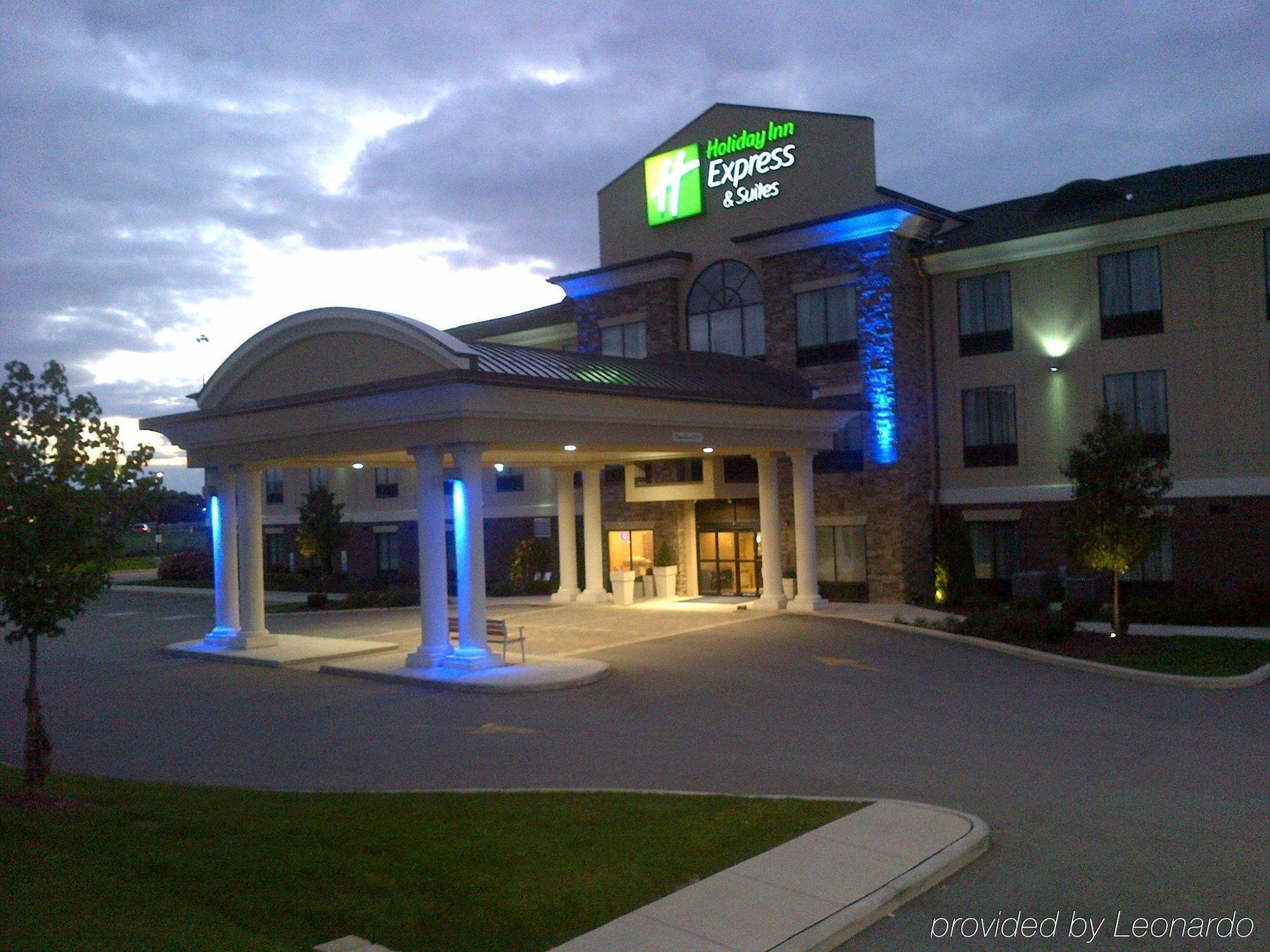 Holiday Inn Express & Suites Youngstown West I 80, An Ihg Hotel Exteriör bild